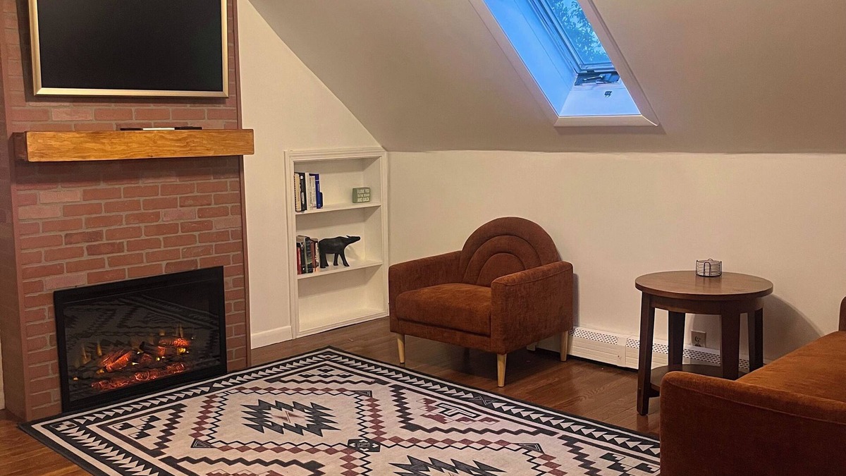 Bristol Apartment | Downtown Bristol Cozy Flat