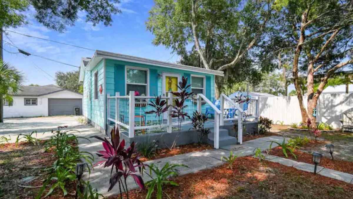 New Port Richey House | Downtown Bungalow 1/2 block off Main St