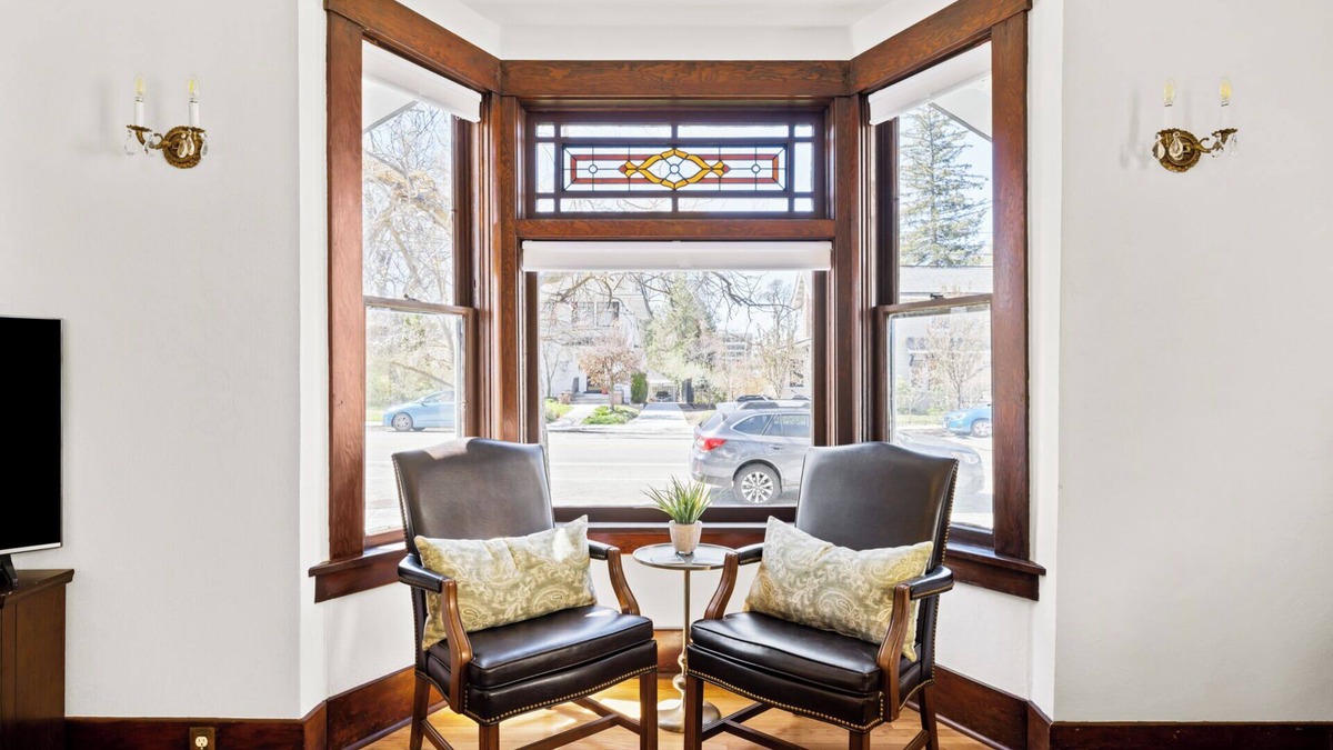 East End House | Downtown Bungalow with Geothermal Hot Spring