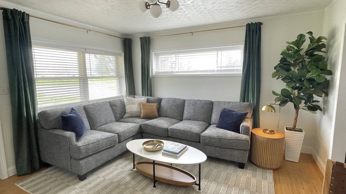 Carbondale Condo | Downtown Carbondale. Cozy and Cheery Abode - NEW-