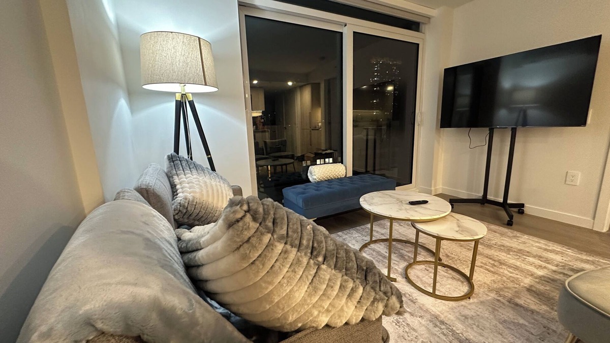 Crosstown Apartment | Downtown center (new) Waterfront Apartment (Long-term stay only)