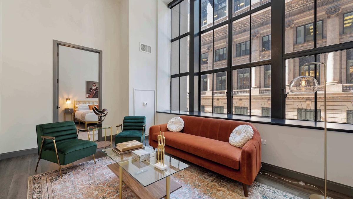 Downtown Chicago Apartment | Downtown Charm: 2BR, Comfort, Great Amenities