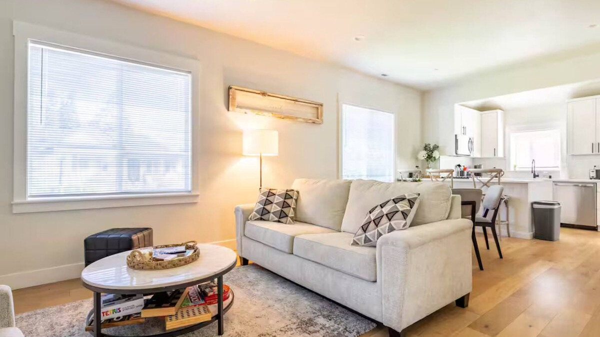 Hough House | Downtown Charm Meets Waterfront Walk to Everything