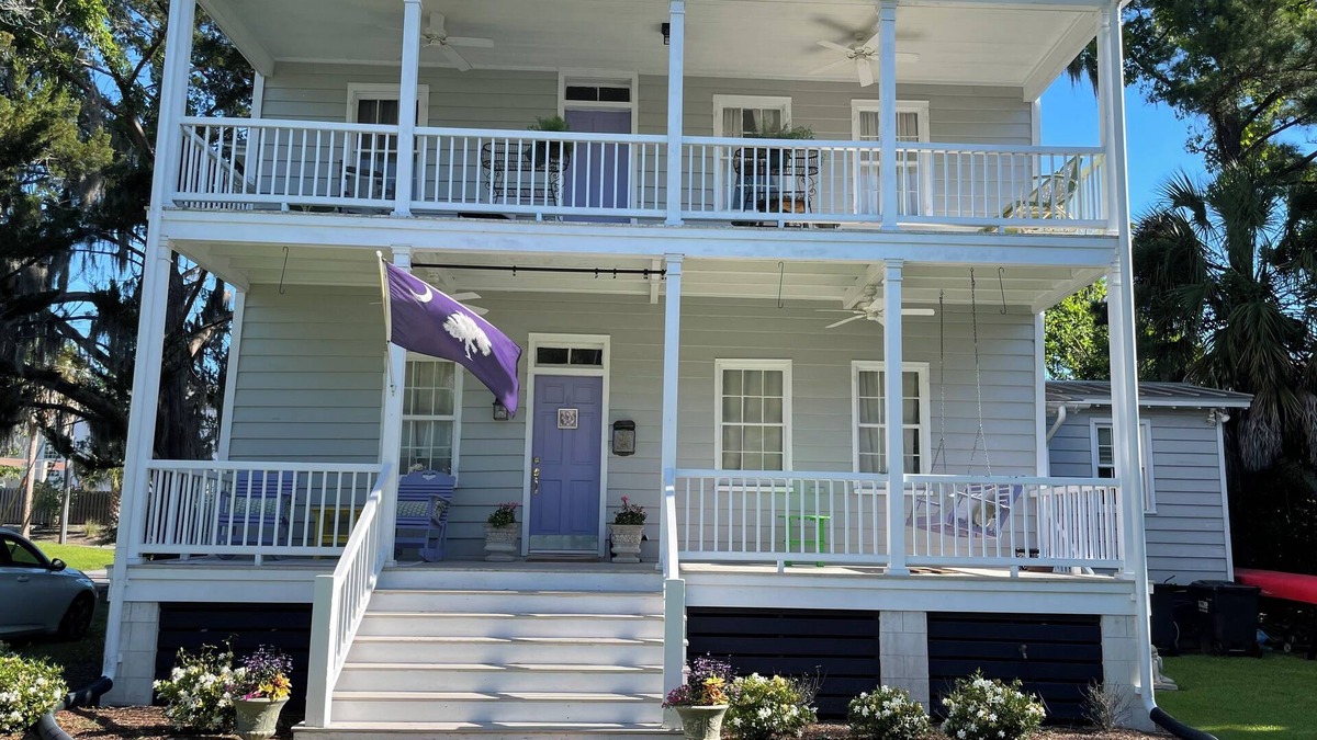 The Point House | Downtown Charm. Walk to Everything. Pet Welcome!