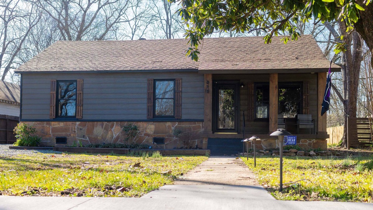 Conway House | Downtown charm, walking distance to CBC, blocks from UCA!
