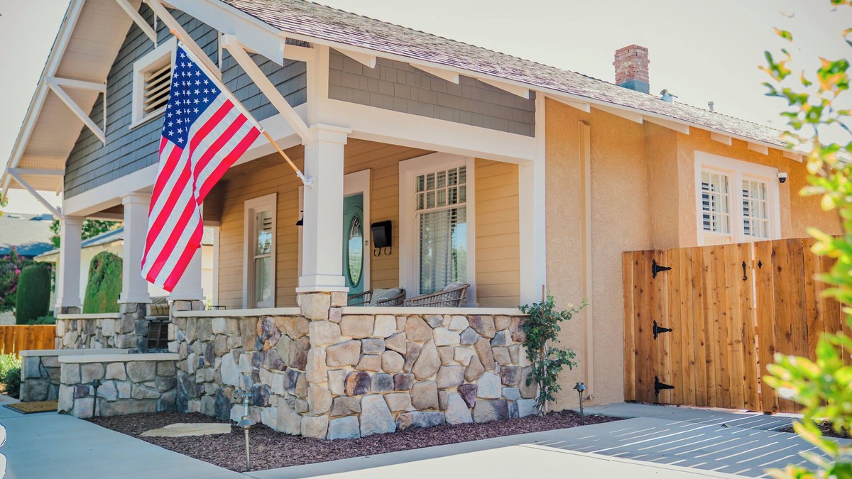 Clovis House | Downtown Clovis Vintage Charmern2-bedroom Private Home w/AC in charming Clovis