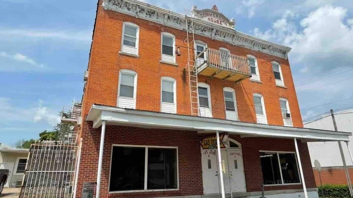 Columbus Junction House | Downtown Columbus 2 bedroom unit with great views!
