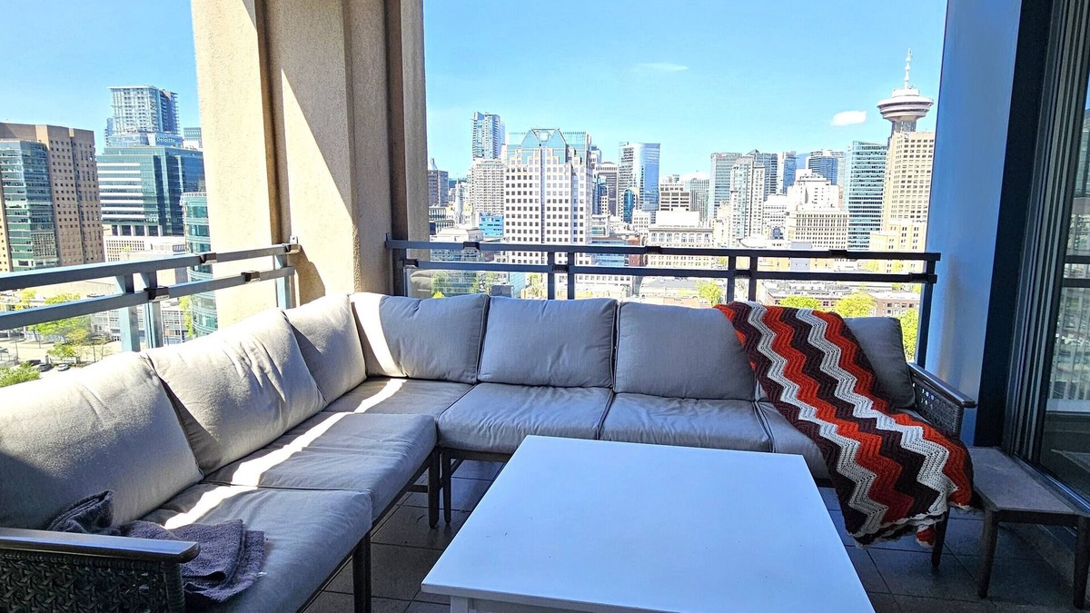 Central Condo | Downtown Condo qnwith 2 Beds, Large Balcony, Amazing Views & Free Parking