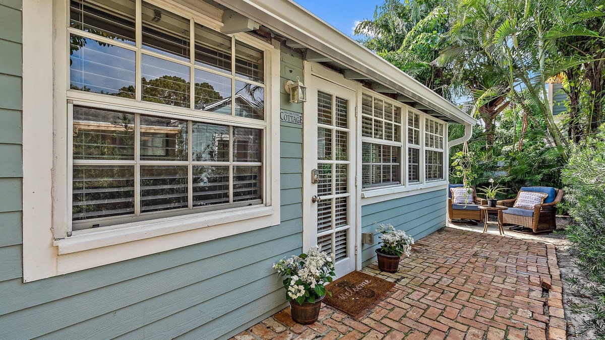 Flamingo Parks Cottage | Downtown Cottage-Quiet-Private-Close to Everything