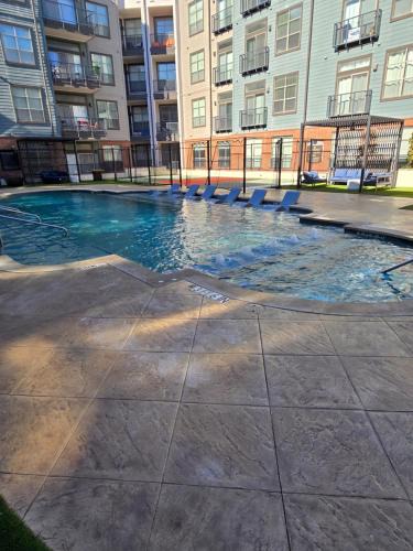 Deep Ellum Apartment | Downtown Dallas 2bd free parking