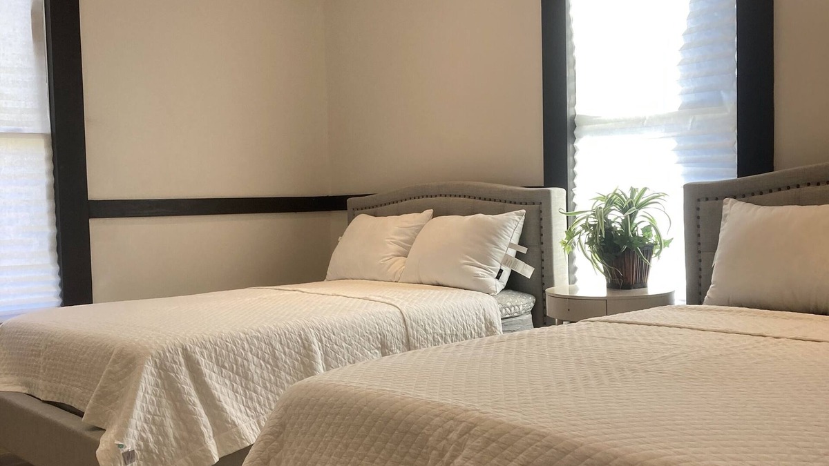 Danville House | Downtown Danville Luxury House, walk to restaurants & bars, dog friendly