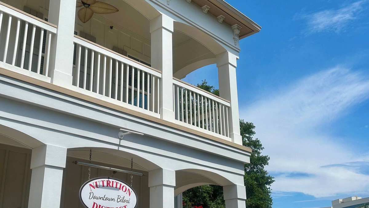 Biloxi Condo | Downtown Darling - 2 beds with balcony near Biloxi Beach & one block to casinos!