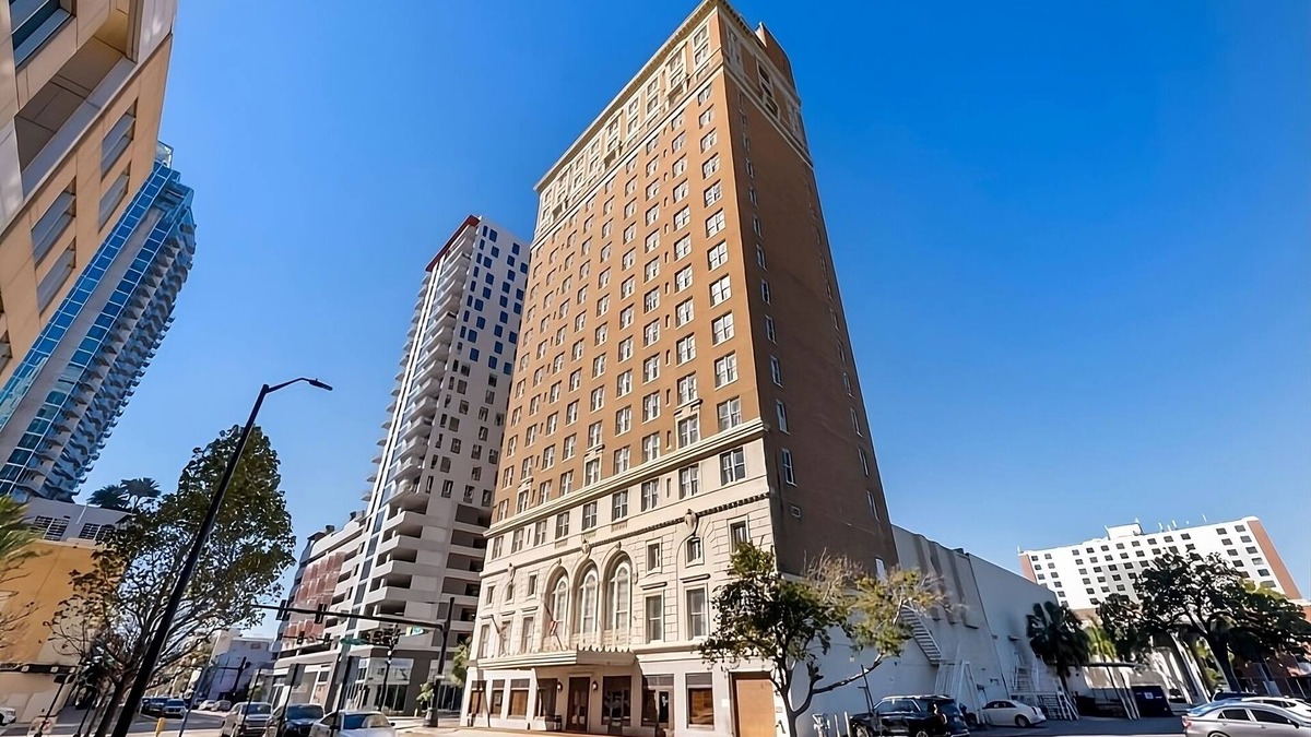 Downtown Tampa Hotel | Downtown Delight: Stay in the Heart of Tampa's Excitement! 4 Rooms