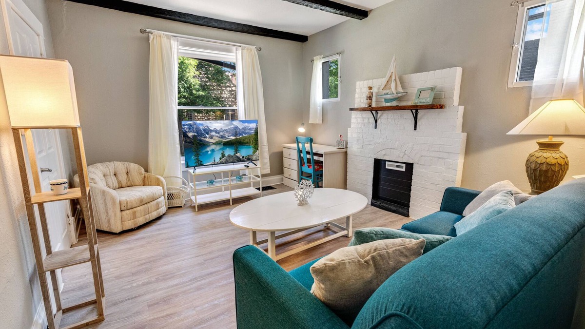 Uptown House | Downtown Denver ❂Capitol Hill Beachy Getaway ❂94 Walk Score ❂King Bed