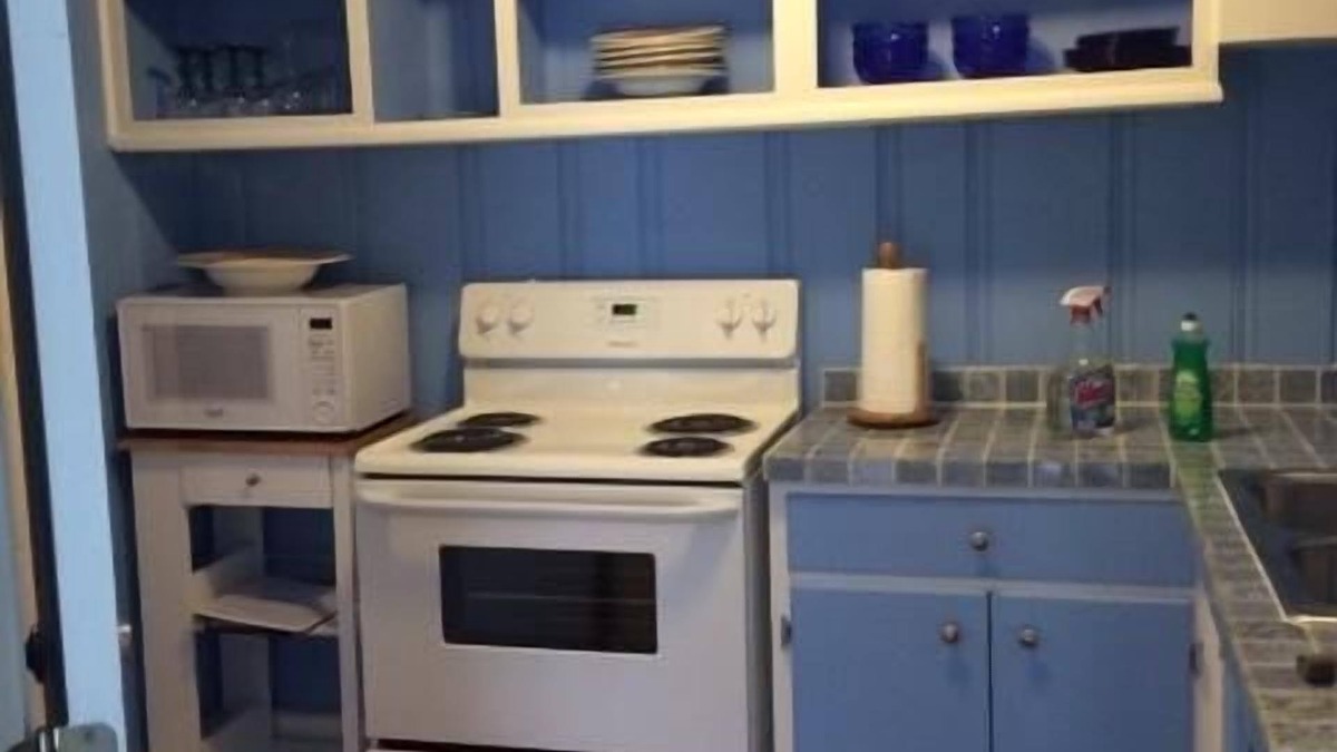 Elk Rapids Apartment | Downtown Elk Rapids , Upper Floor, 2 Bedroom 1.5 bath