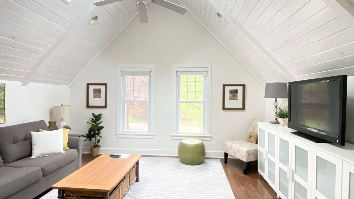 Elkhart Lake Condo | DOWNTOWN Elkhart Lake—Modern Cottage—Upper Condo