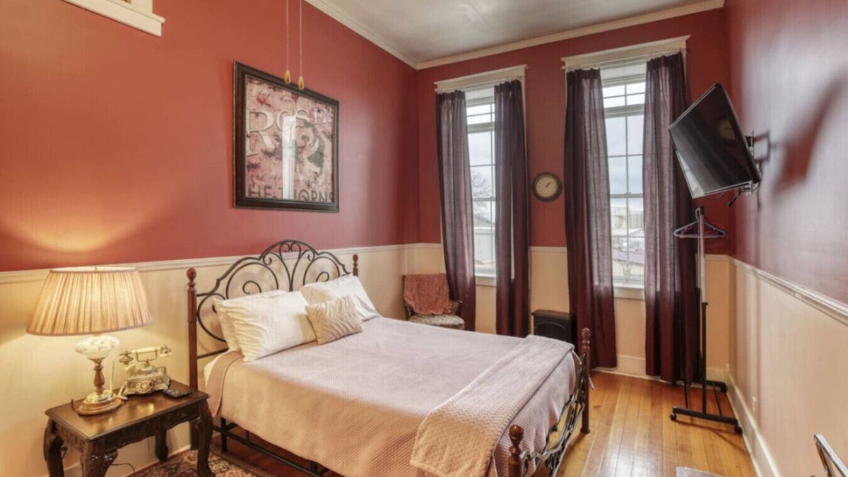 Whitewood House | Downtown Experience Rich in History & Charm! Centrally Located in Black Hills