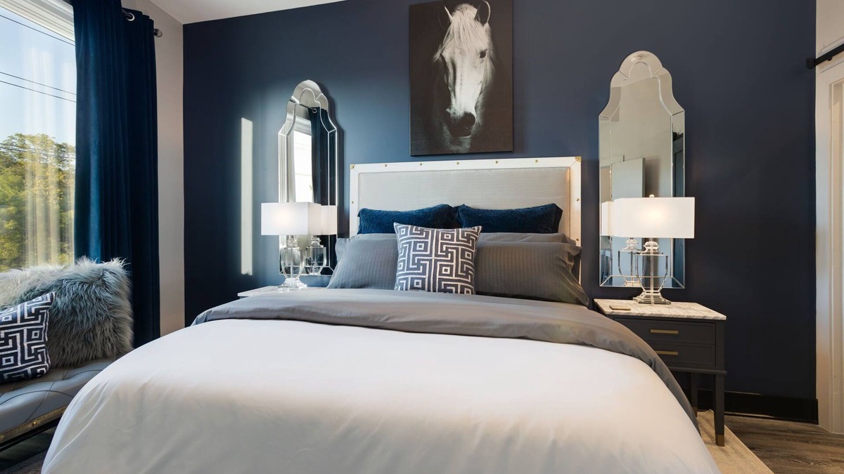 West End Condo | Downtown Exquisite Couples Weekend Getaway+Parking