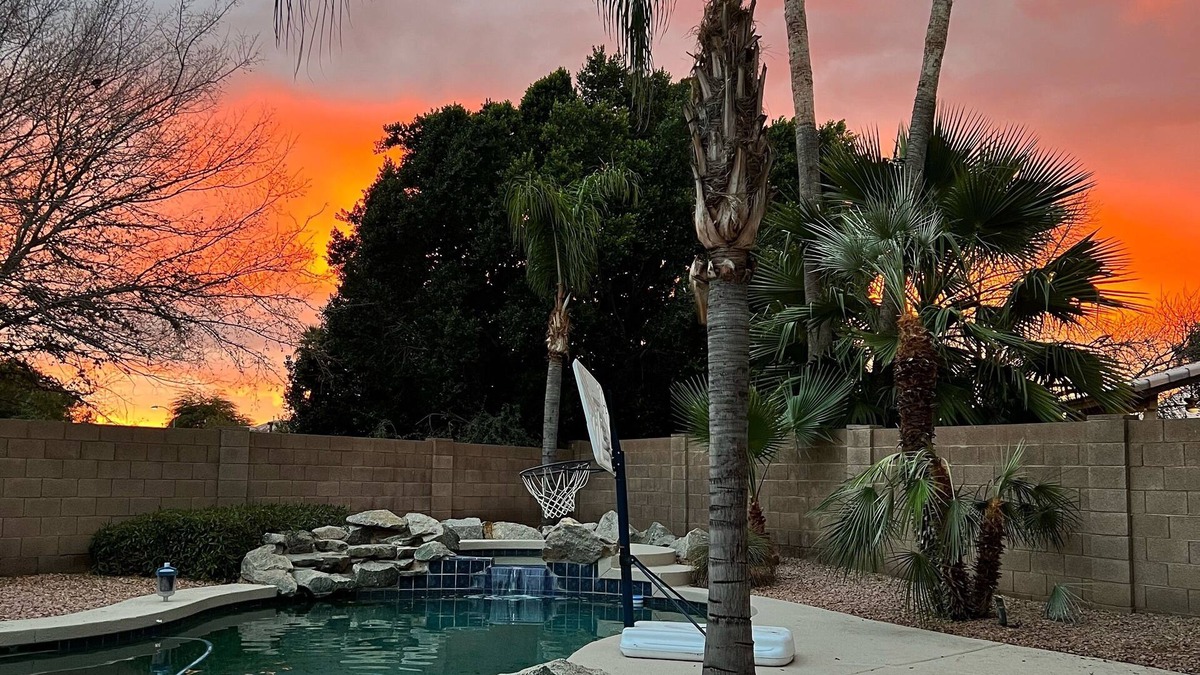 Madera Parc House | Downtown Family Retreat - Heated Saltwater Pool& Spa, Golf, Bikes