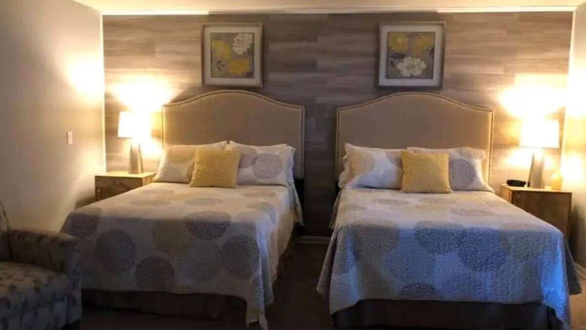 Fort Loramie Hotel | Downtown Fort Loramie Motel -Clean and comfortable with Ice cream shop on site