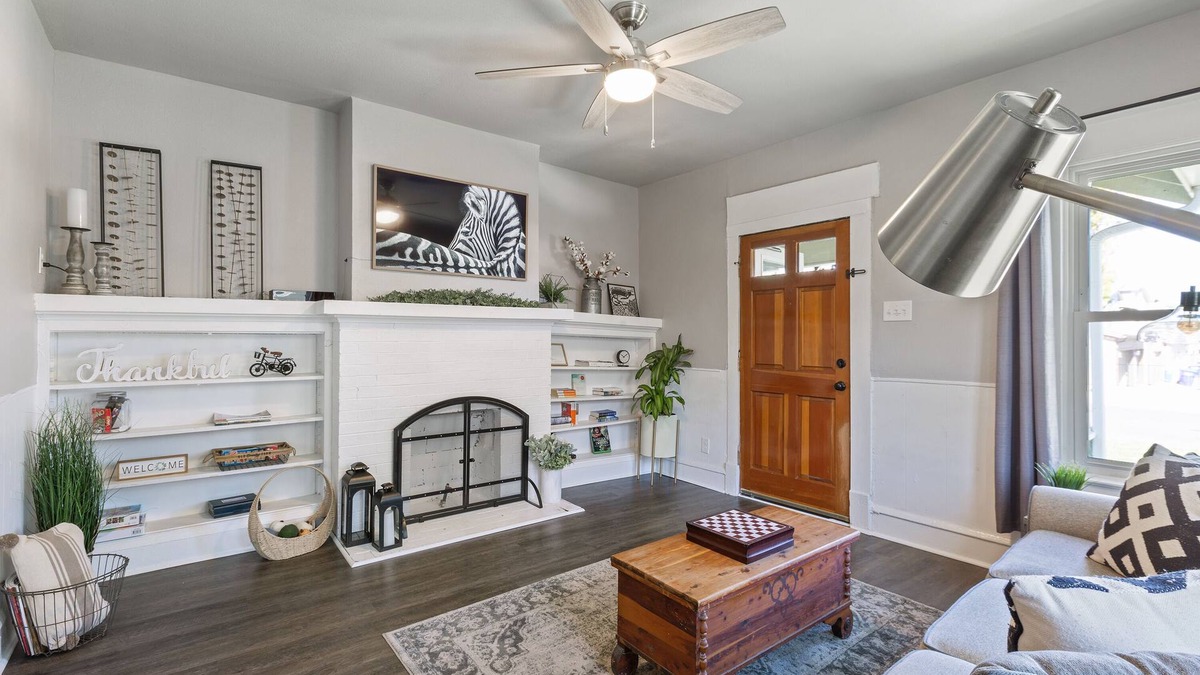 Waco Cottage | Downtown Gem near Silos, Baylor, Cameron Park.