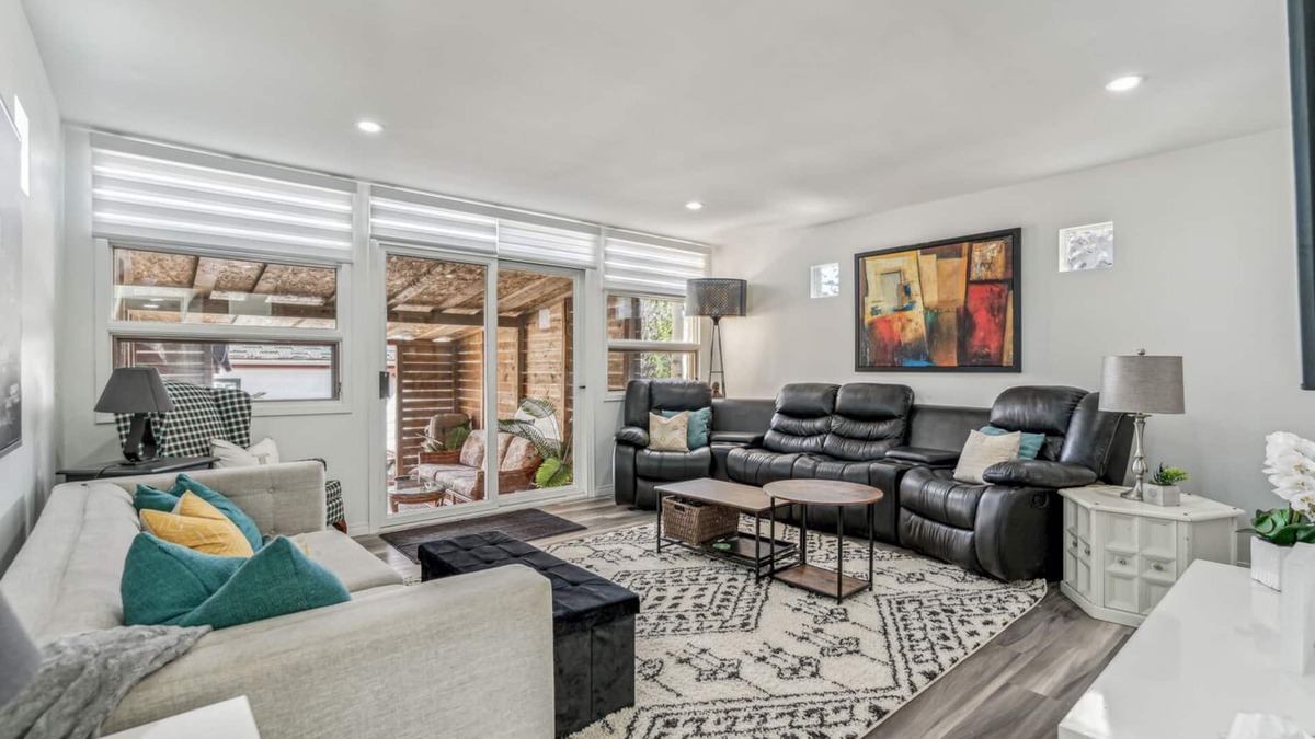 Northwest Calgary House | Downtown Gem Sleeps 8!
