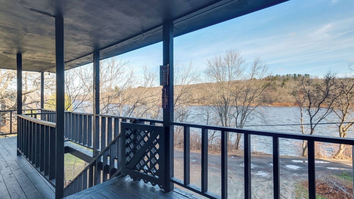 Hallowell Apartment | Downtown Hallowell Retreat w/Water Views!