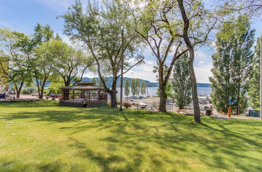 Harrison House | Downtown Harrison Lakefront Getaway