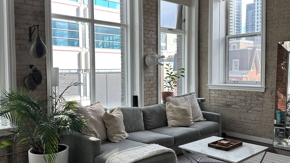 Niagara Condo | Downtown heritage brick loft with 16' ceilings