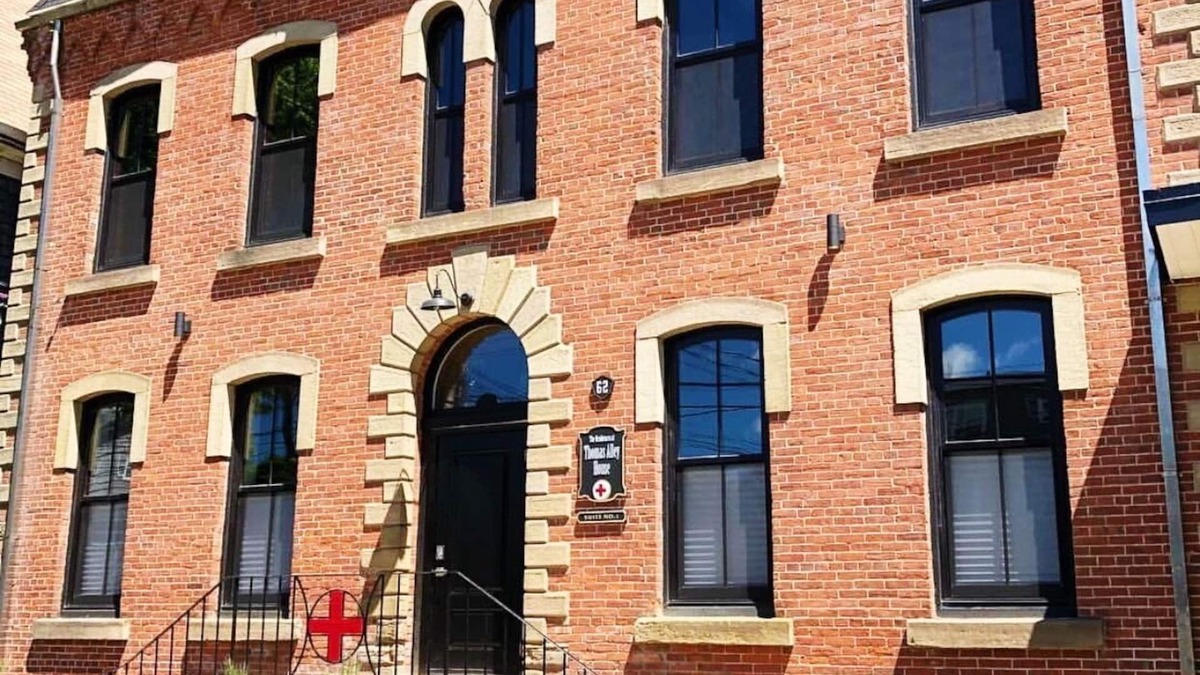Queens Square Condo | Downtown Heritage Condo