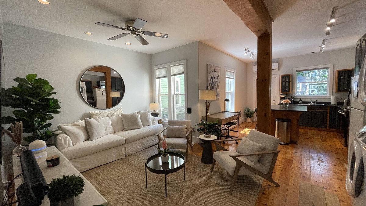 North End Apartment | Downtown HFX, bright and cozy, 1 BR beautifully decorated with washer/dryer