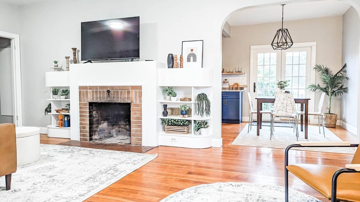 Albany House | Downtown Historic Bungalow- Pet friendly fully fenced backyard
