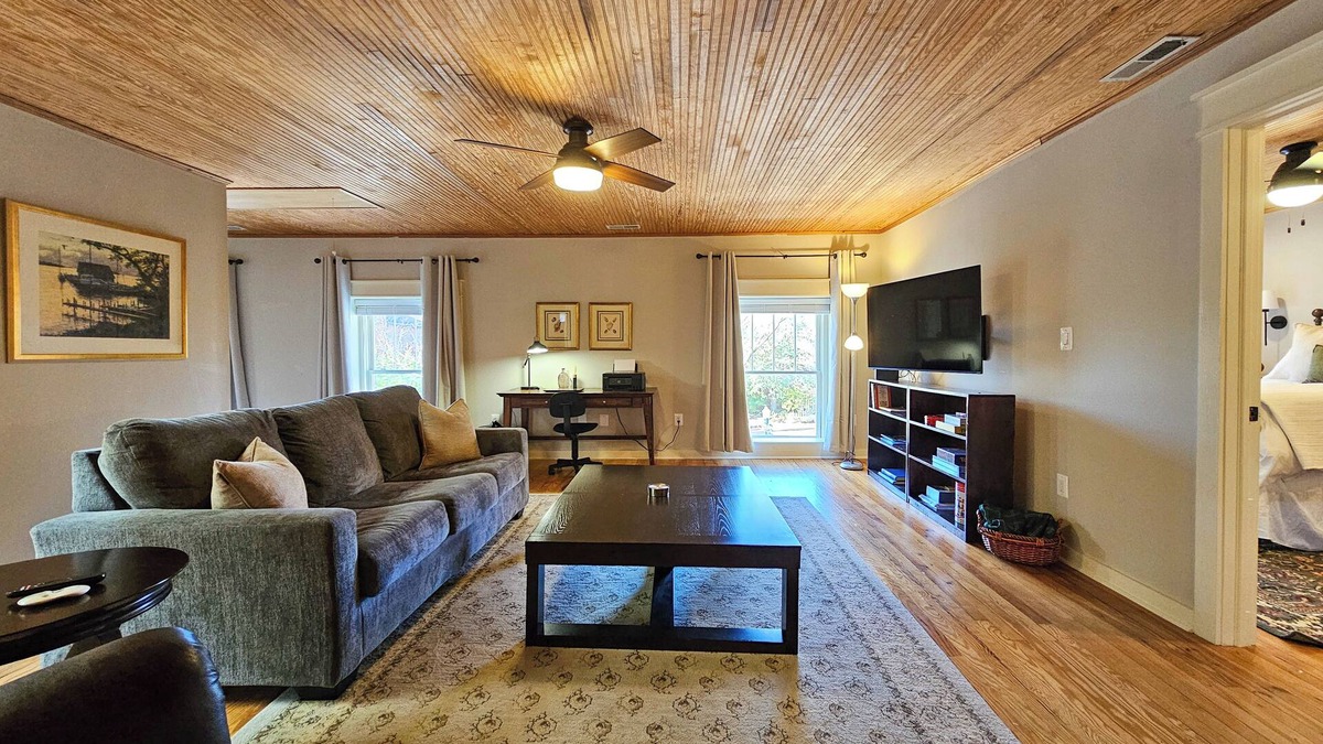 New Bern Apartment | Downtown Historic New Bern Apartment Next door to Birthplace of Pepsi