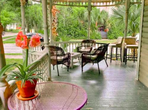 Duckpond Apartment | Downtown Historic Victorian Charmer Sleeps 7
