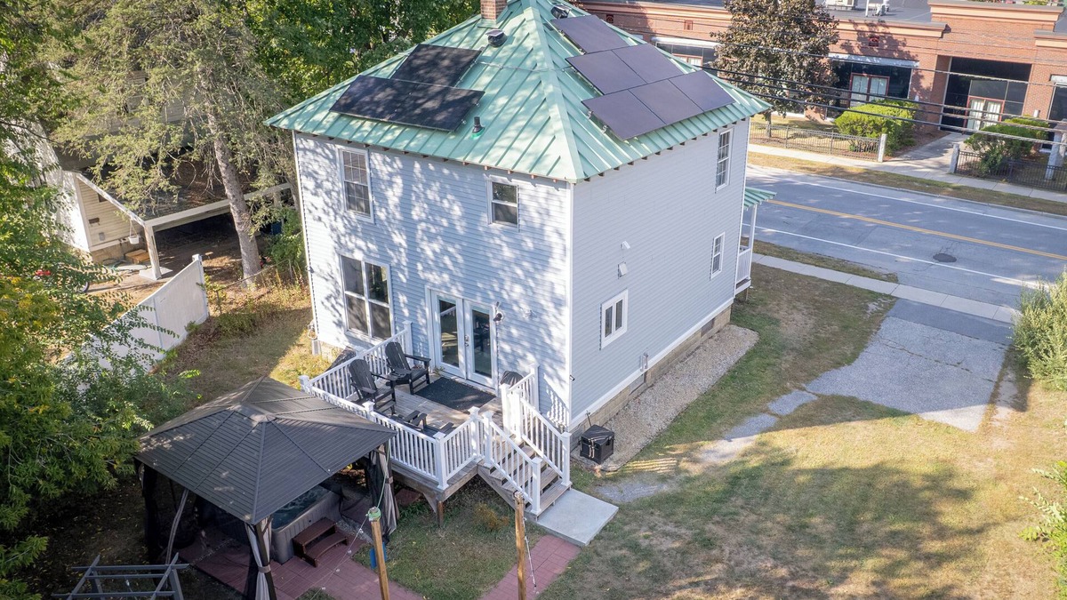 Keene House | Downtown Hot Tub Escape