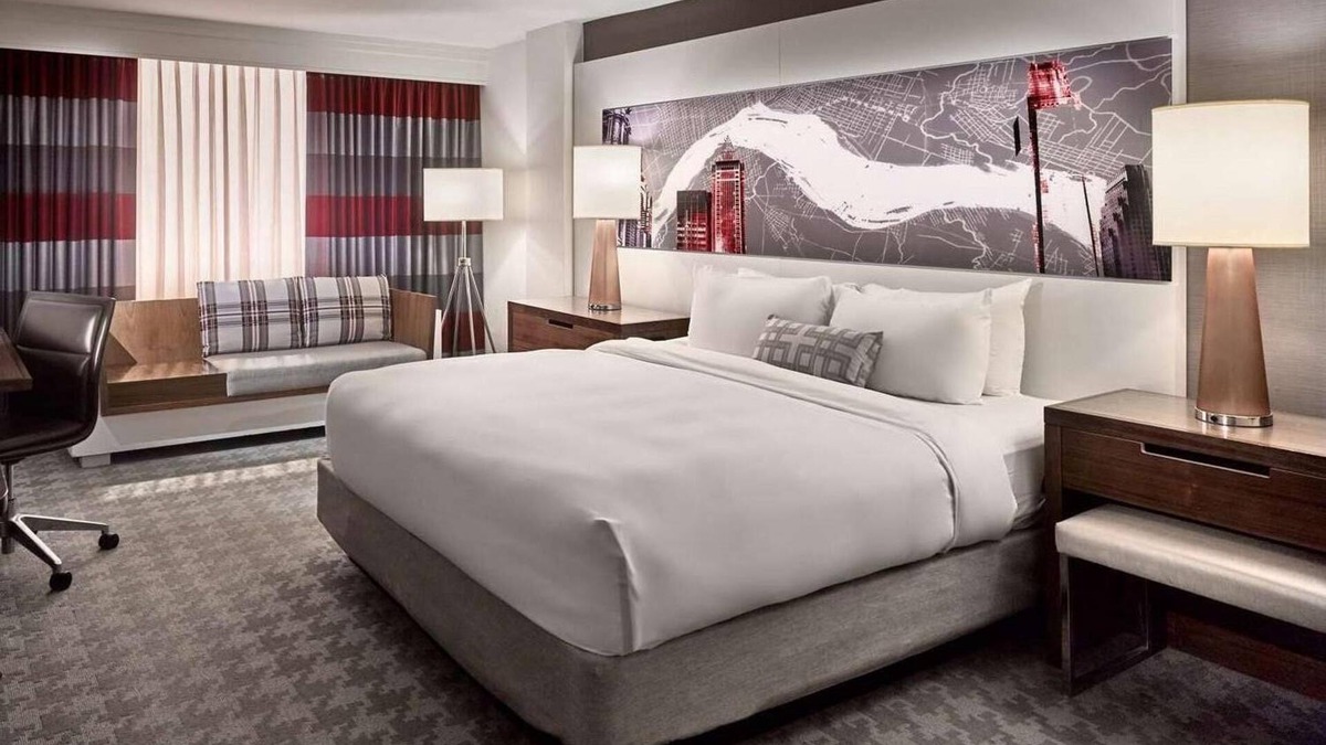 Center City West Resort | Downtown Hotel Near Fairmount Park! Pet-Friendly Unit, Outdoor Pool!