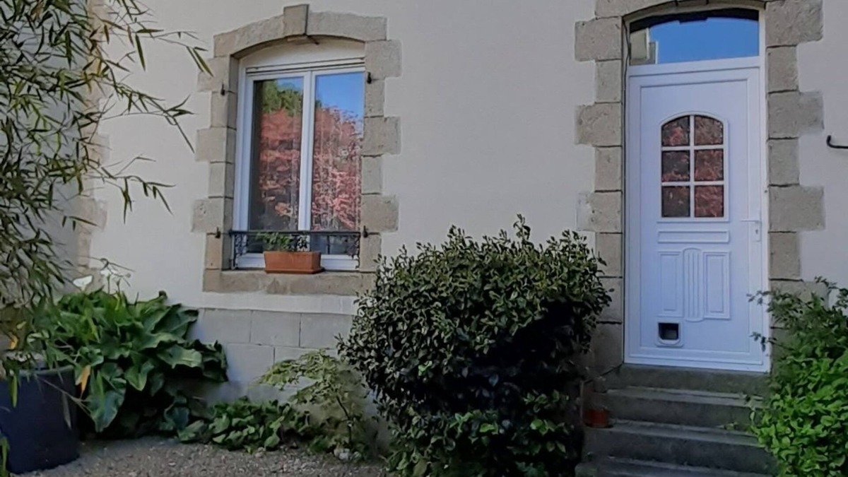 Saint-Pol-de-Leon House | Downtown house near the sea with friendly cat