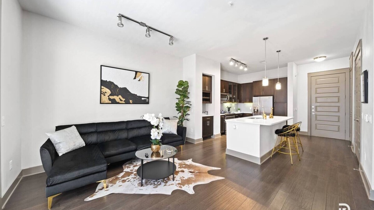 East Downtown Houston Apartment | Downtown Houston Deluxe King Suite