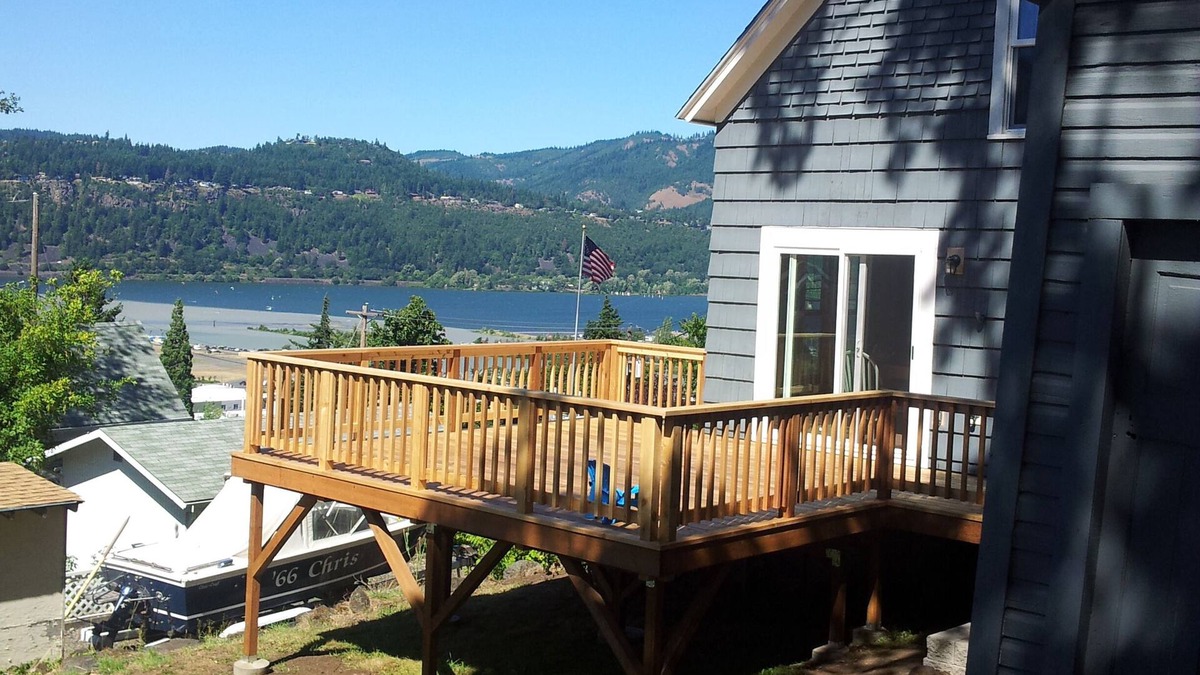 Hood River House | Downtown HR Charming 3 BR Home w/180 River Views