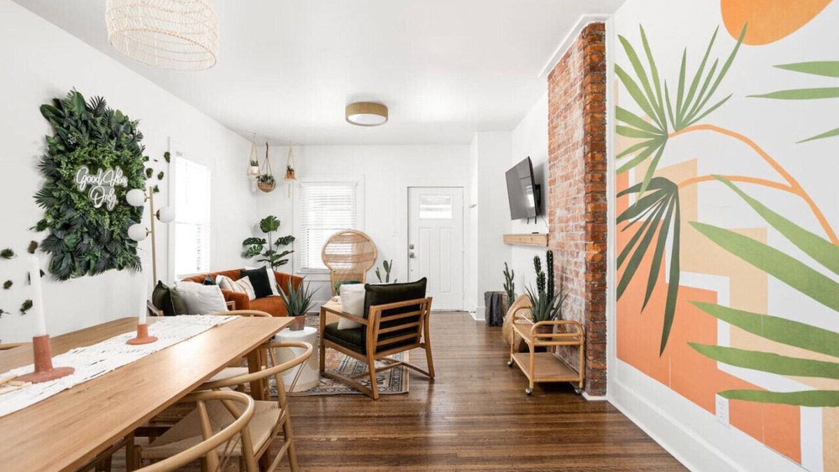 Holy Cross House | Downtown Indy 4BR/2BA Home 1 mile to Bottleworks!