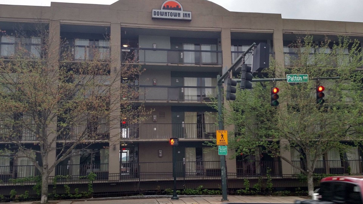 Downtown Asheville Hotel | Downtown Inn #3- King Room