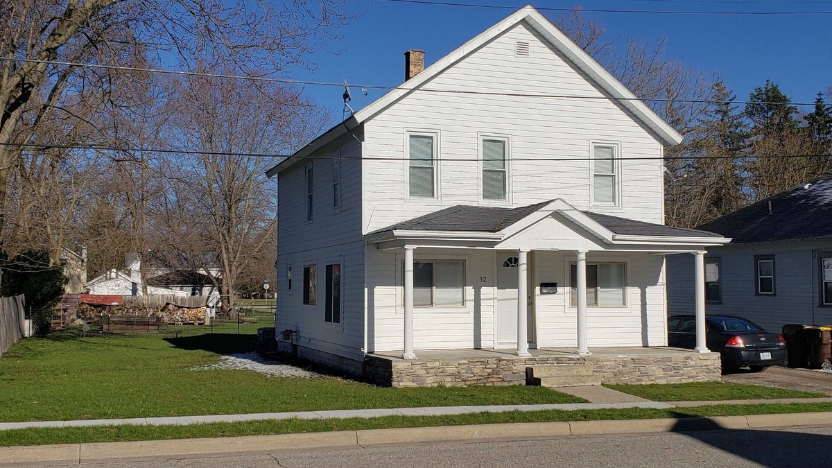 Ionia House | Downtown Ionia 2 Story Cottage