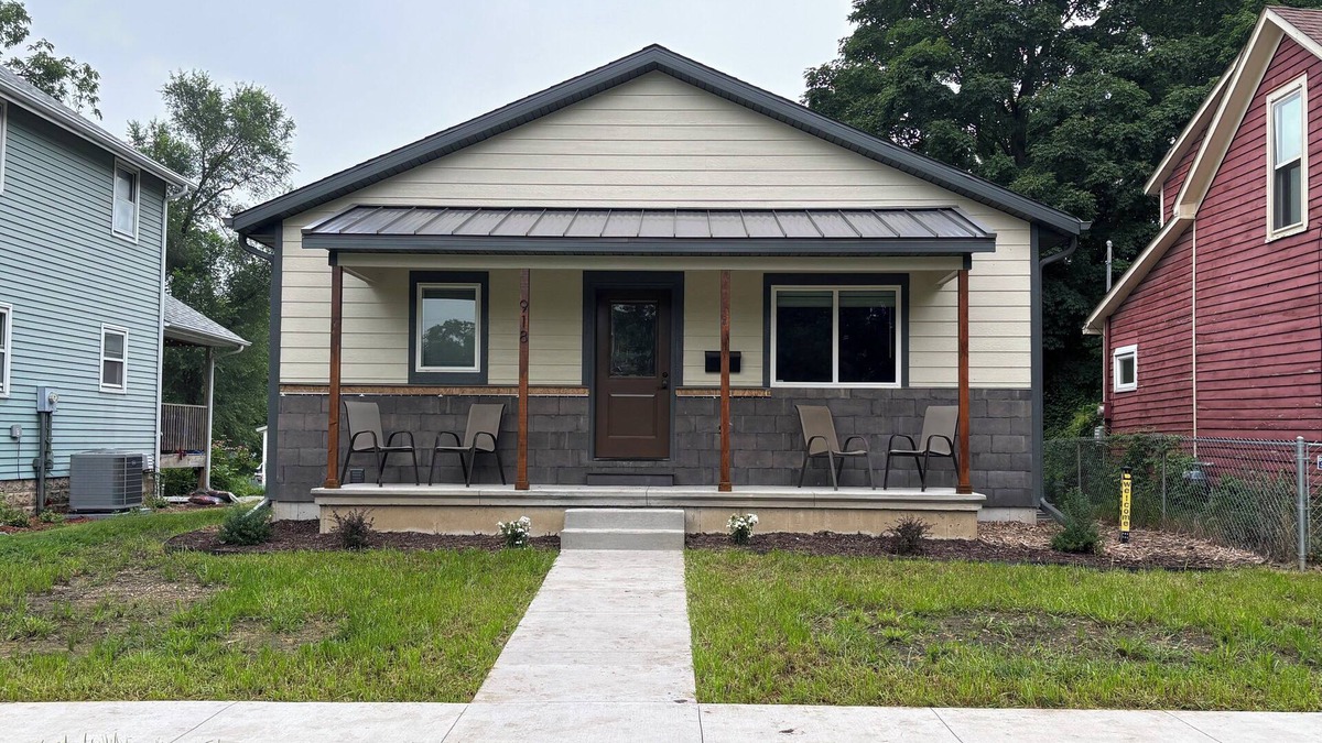 Mann House | Downtown Iowa City - Brand New Luxury Stay