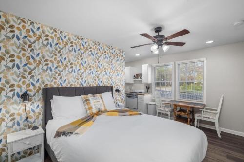 Kimmswick House | Downtown Kimmswick Studio Newly Renovated