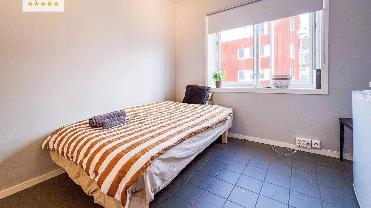 Toyen Apartment | DOWNToWN KING BED FASHiONABLE