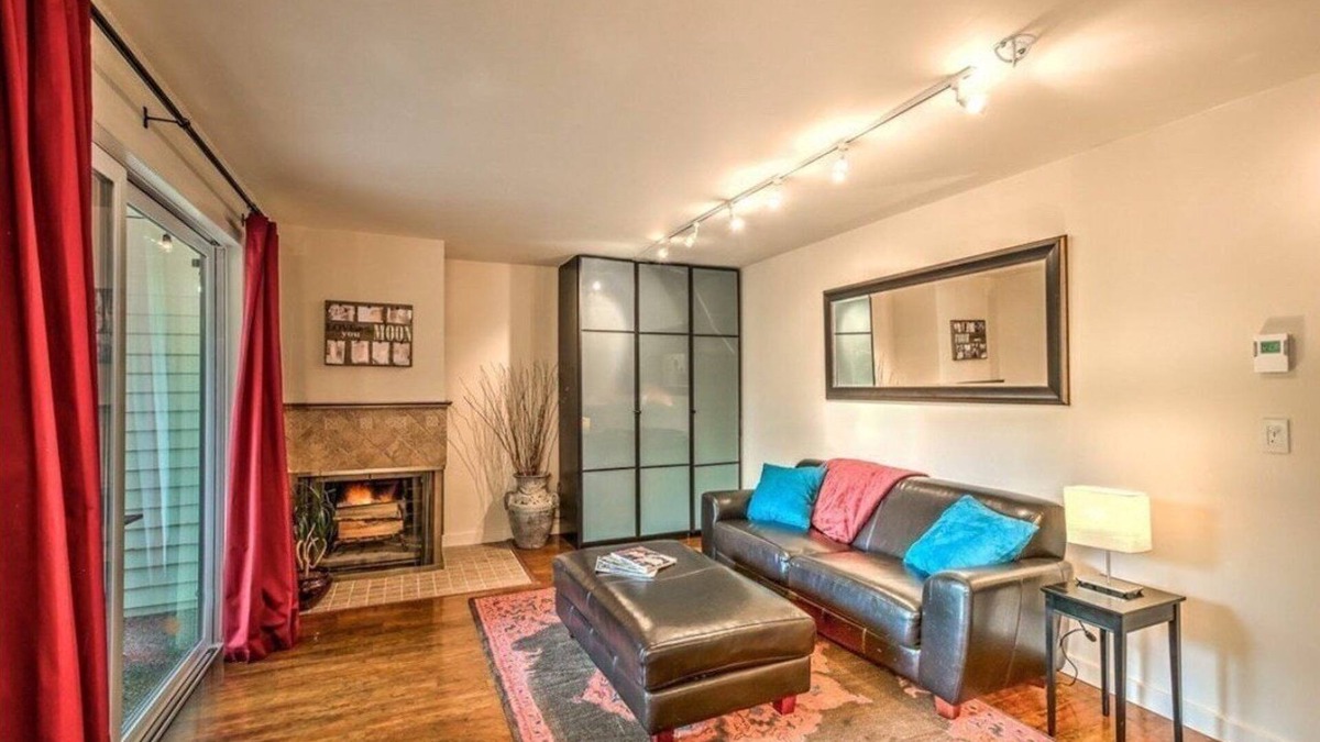 Moss Bay Condo | Downtown Kirkland Condo! Newly Renovated with Patio