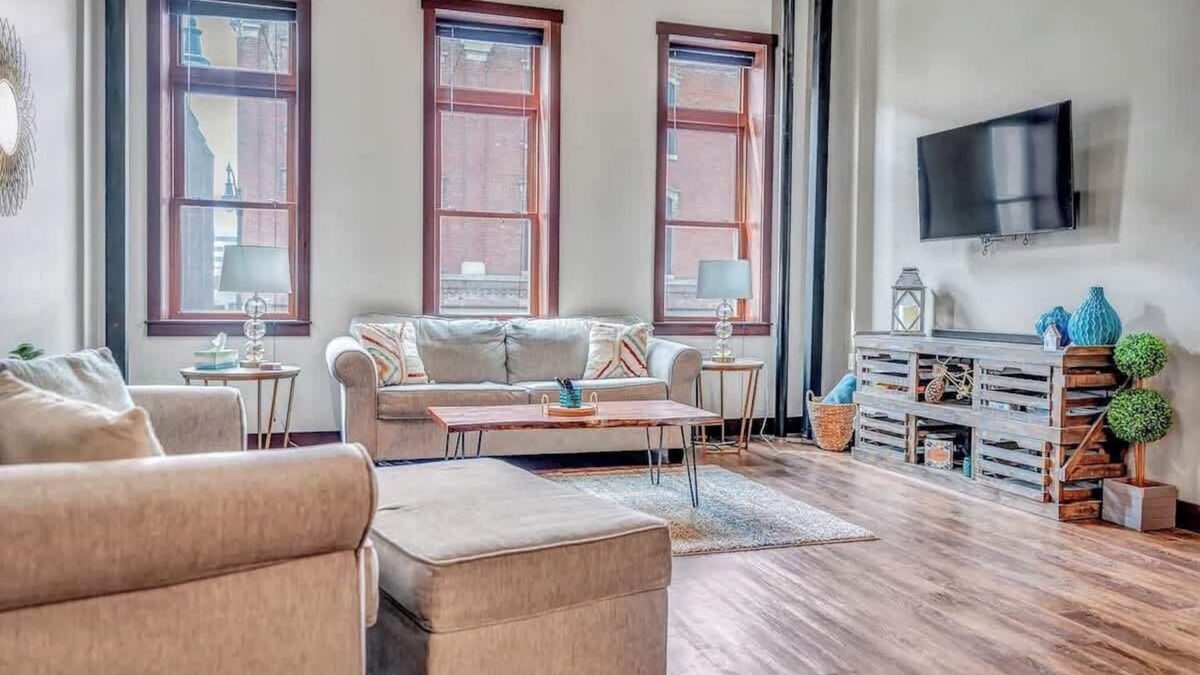 Historic Downtown La Crosse Apartment | Downtown La Crosse Modern Flat