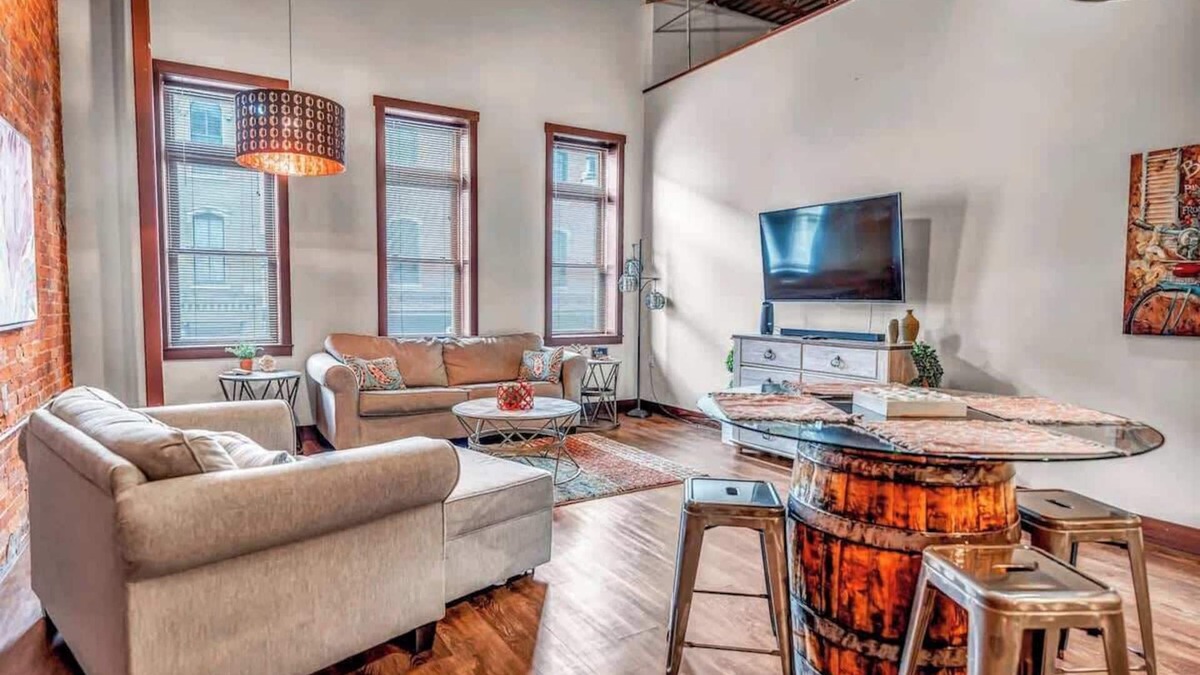 Historic Downtown La Crosse Apartment | Downtown La Crosse Modern Flat