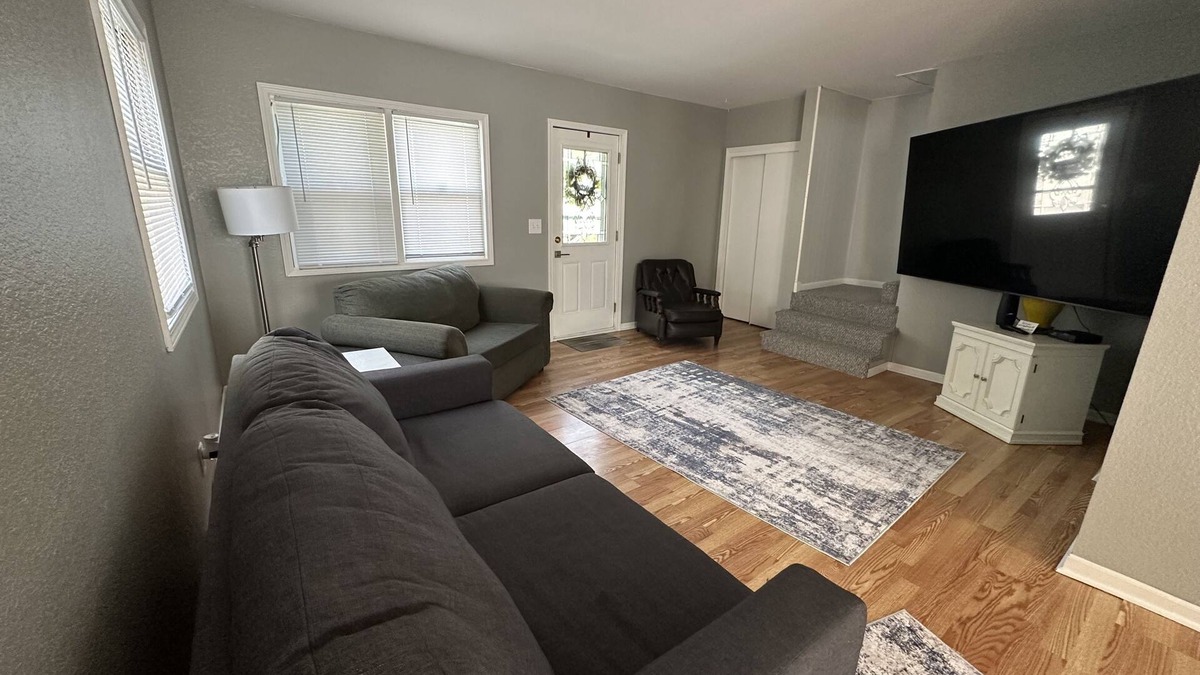 Oconomowoc House | Downtown Lake Country Oconomowoc with River View