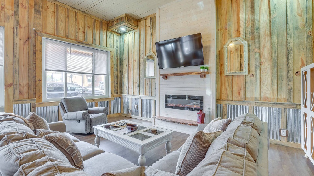 Lineville Apartment | Downtown Lineville Vacation Rental ~ 10 Mi to Lake